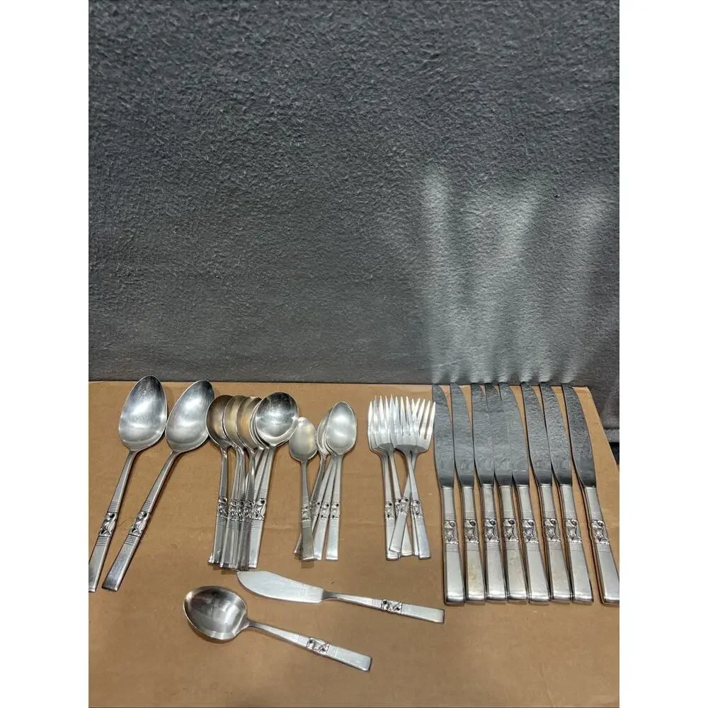 31 piece ONEIDA Morning Star Silverplate 1948 Community Silverware Set